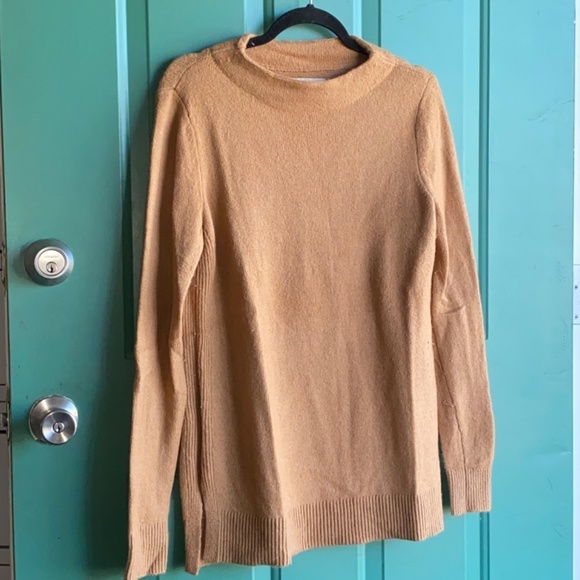Loft size small lightweight sweater excellent condition - Picture 2 of 5